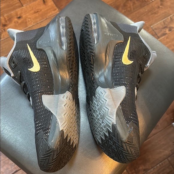 Mens Nike Basketball AIR MAX IMPACT 3 Size 9.5 Black Metallic Gold DC3725 006 - Picture 2 of 7